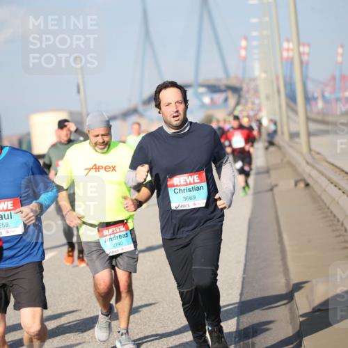 03.10.2025 - Köhlbrandbrückenlauf Jannik Wohlers http://msf.ph/oto/9095876 03.10.2025 10:04:37 Position 3 3029, 3259, 2740, 3669 meine-sportfotos.de