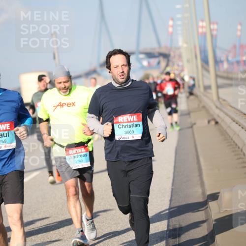 03.10.2025 - Köhlbrandbrückenlauf Jannik Wohlers http://msf.ph/oto/9095888 03.10.2025 10:04:37 Position 3 3029, 3259, 2740, 3669 meine-sportfotos.de