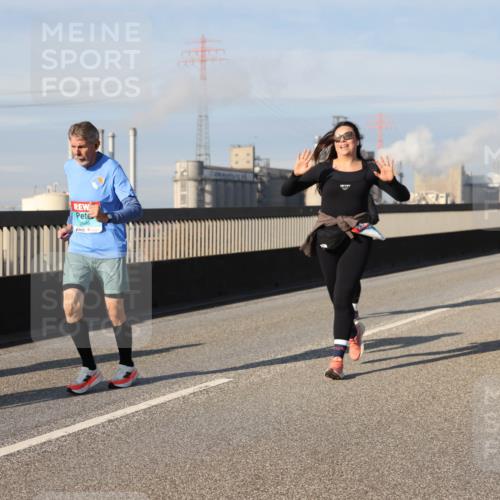 03.10.2025 - Köhlbrandbrückenlauf Lena Gebhardt http://msf.ph/oto/9095889 03.10.2025 10:09:54 Position 2 2646 meine-sportfotos.de