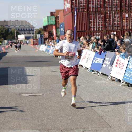 03.10.2025 - Köhlbrandbrückenlauf Jannik Wohlers http://msf.ph/oto/9095891 03.10.2025 12:55:12 Ziel 6130, 6410 meine-sportfotos.de