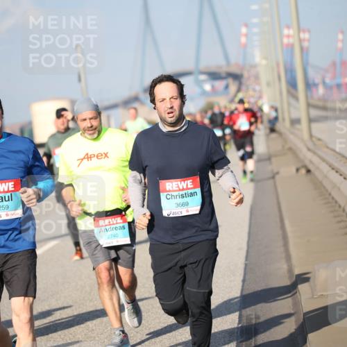 03.10.2025 - Köhlbrandbrückenlauf Jannik Wohlers http://msf.ph/oto/9095894 03.10.2025 10:04:37 Position 3 29, 3259, 2740, 3669 meine-sportfotos.de