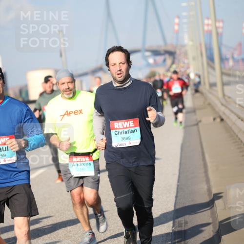 03.10.2025 - Köhlbrandbrückenlauf Jannik Wohlers http://msf.ph/oto/9095899 03.10.2025 10:04:38 Position 3 3259, 2740, 3669 meine-sportfotos.de