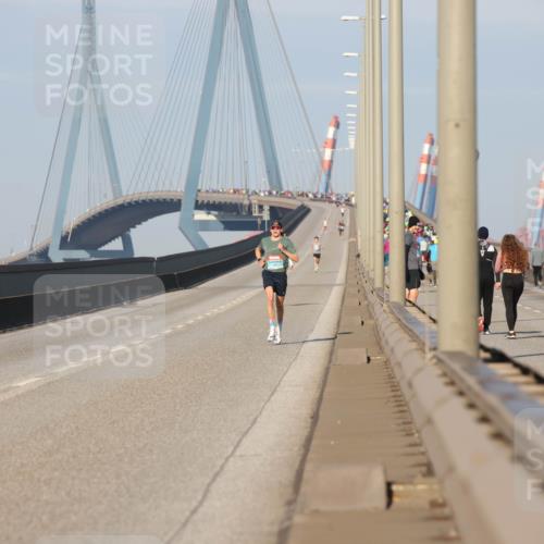 03.10.2025 - Köhlbrandbrückenlauf Lena Gebhardt http://msf.ph/oto/9095900 03.10.2025 09:32:53 Position 2  meine-sportfotos.de