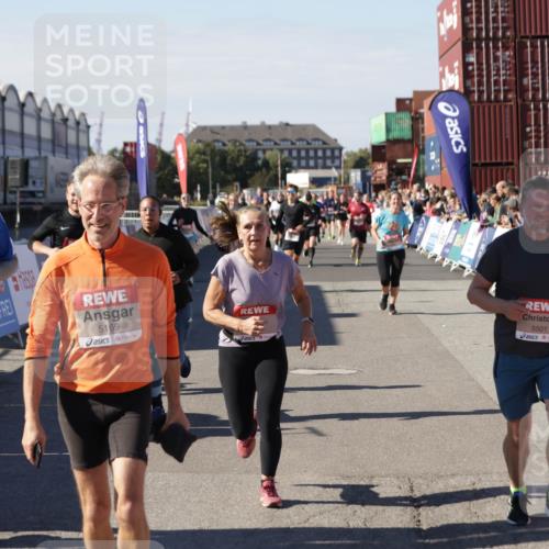 03.10.2025 - Köhlbrandbrückenlauf Jannik Wohlers http://msf.ph/oto/9095911 03.10.2025 13:20:57 Ziel 4709, 4915, 4916, 5006, 5084, 5130, 5156, 5169, 5377, 5480, 5501, 6296, 6645, 6646, 6648, 6650, 6703, 6780 meine-sportfotos.de