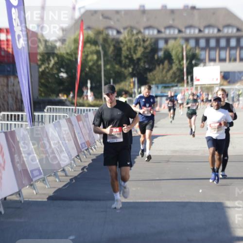 03.10.2025 - Köhlbrandbrückenlauf Jannik Wohlers http://msf.ph/oto/9095915 03.10.2025 12:55:24 Ziel 4089, 6091 meine-sportfotos.de