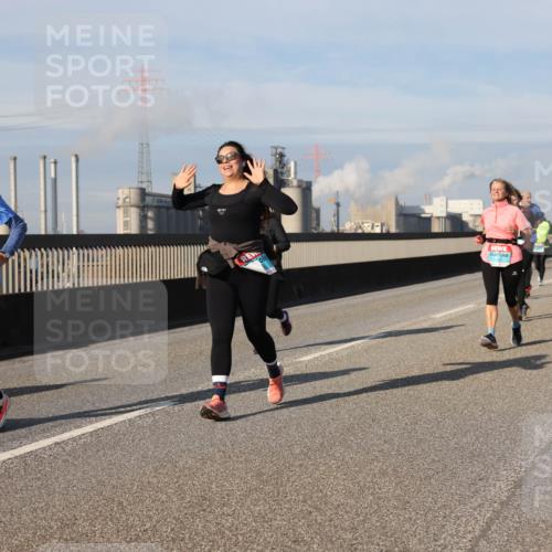 03.10.2025 - Köhlbrandbrückenlauf Lena Gebhardt http://msf.ph/oto/9095925 03.10.2025 10:09:54 Position 2 2646 meine-sportfotos.de