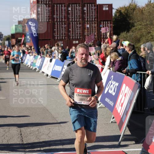 03.10.2025 - Köhlbrandbrückenlauf Jannik Wohlers http://msf.ph/oto/9095931 03.10.2025 13:20:58 Ziel 4680, 4709, 4915, 4916, 5006, 5084, 5130, 5156, 5169, 5363, 5377, 5480, 5501, 6296, 6645, 6646, 6648, 6650, 6703, 6780 meine-sportfotos.de