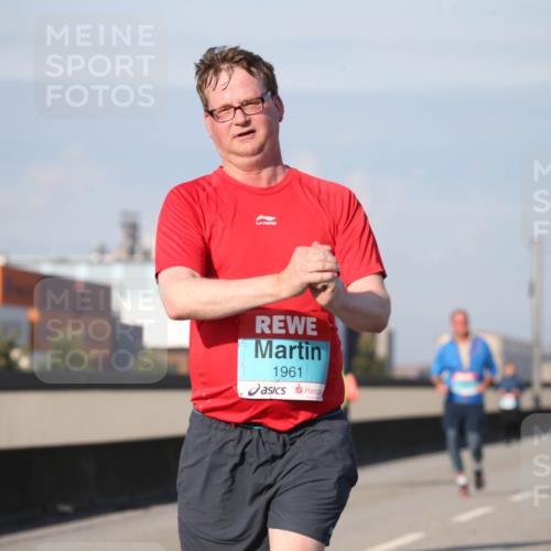 03.10.2025 - Köhlbrandbrückenlauf Jannik Wohlers http://msf.ph/oto/9095943 03.10.2025 10:14:05 Position 3 1961 meine-sportfotos.de