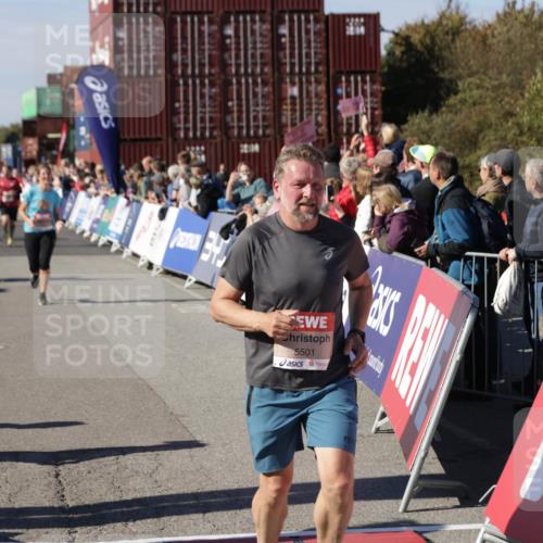 03.10.2025 - Köhlbrandbrückenlauf Jannik Wohlers http://msf.ph/oto/9095952 03.10.2025 13:20:58 Ziel 4680, 4709, 4915, 4916, 5006, 5084, 5130, 5156, 5169, 5363, 5377, 5480, 5501, 6296, 6645, 6646, 6648, 6650, 6703, 6780 meine-sportfotos.de