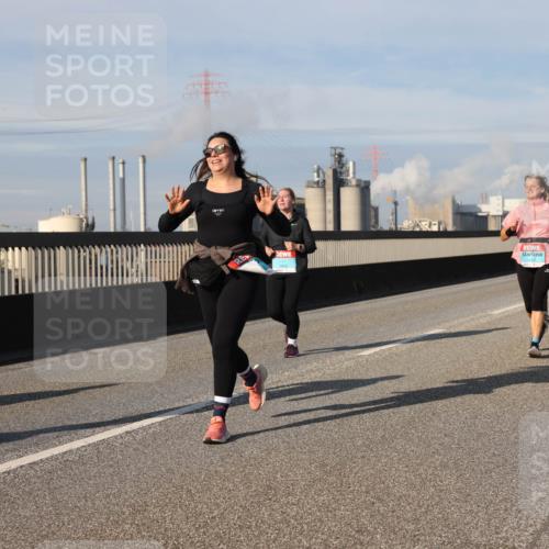 03.10.2025 - Köhlbrandbrückenlauf Lena Gebhardt http://msf.ph/oto/9095955 03.10.2025 10:09:55 Position 2 2646 meine-sportfotos.de