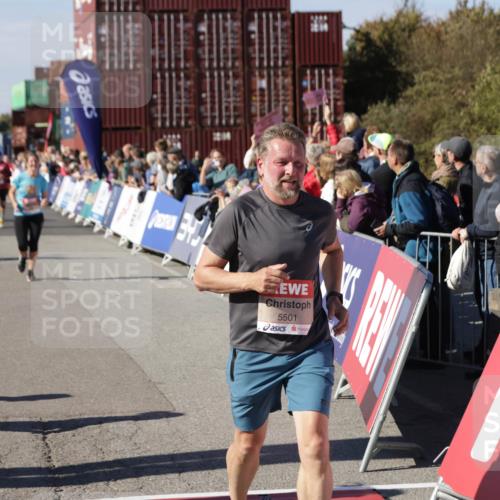 03.10.2025 - Köhlbrandbrückenlauf Jannik Wohlers http://msf.ph/oto/9095964 03.10.2025 13:20:58 Ziel 4680, 4709, 4915, 4916, 5006, 5084, 5130, 5156, 5169, 5363, 5377, 5480, 5501, 6296, 6645, 6646, 6648, 6650, 6703, 6780 meine-sportfotos.de