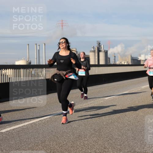 03.10.2025 - Köhlbrandbrückenlauf Lena Gebhardt http://msf.ph/oto/9095969 03.10.2025 10:09:55 Position 2 2646 meine-sportfotos.de