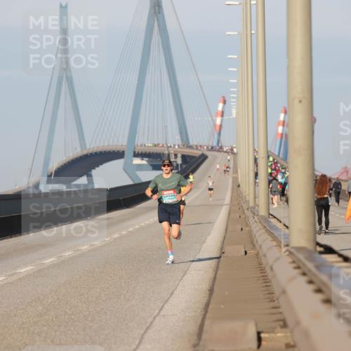 03.10.2025 - Köhlbrandbrückenlauf Lena Gebhardt http://msf.ph/oto/9095975 03.10.2025 09:32:57 Position 2  meine-sportfotos.de