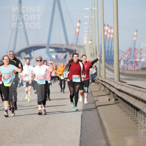 03.10.2025 - Köhlbrandbrückenlauf Jannik Wohlers http://msf.ph/oto/9095976 03.10.2025 10:14:16 Position 3 2895 meine-sportfotos.de