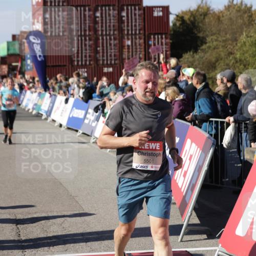 03.10.2025 - Köhlbrandbrückenlauf Jannik Wohlers http://msf.ph/oto/9095978 03.10.2025 13:20:58 Ziel 4680, 4709, 4915, 4916, 5006, 5084, 5130, 5156, 5169, 5363, 5377, 5480, 5501, 6296, 6645, 6646, 6648, 6650, 6703, 6780 meine-sportfotos.de