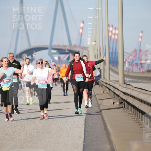03.10.2025 - Köhlbrandbrückenlauf Jannik Wohlers http://msf.ph/oto/9095994 03.10.2025 10:14:16 Position 3 2895 meine-sportfotos.de