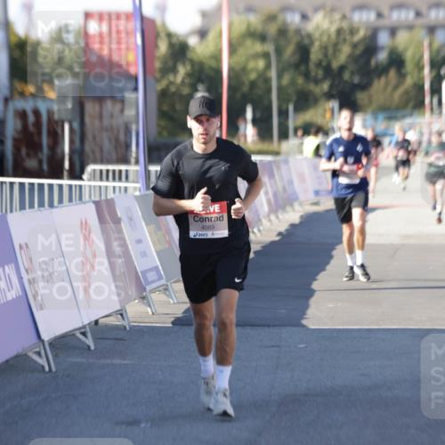 03.10.2025 - Köhlbrandbrückenlauf Jannik Wohlers http://msf.ph/oto/9096005 03.10.2025 12:55:26 Ziel 4089, 4233, 6091 meine-sportfotos.de