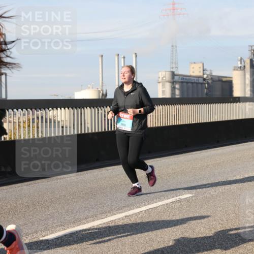 03.10.2025 - Köhlbrandbrückenlauf Lena Gebhardt http://msf.ph/oto/9096032 03.10.2025 10:09:56 Position 2 3800 meine-sportfotos.de