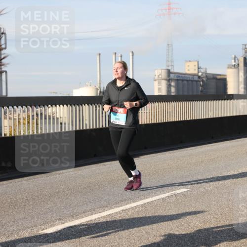 03.10.2025 - Köhlbrandbrückenlauf Lena Gebhardt http://msf.ph/oto/9096046 03.10.2025 10:09:56 Position 2 3800 meine-sportfotos.de