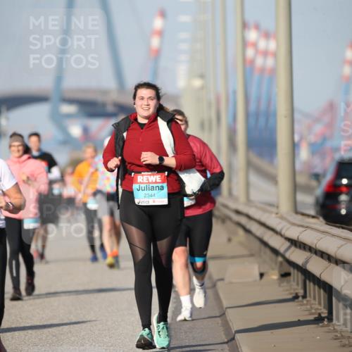 03.10.2025 - Köhlbrandbrückenlauf Jannik Wohlers http://msf.ph/oto/9096047 03.10.2025 10:14:20 Position 3 40, 2895, 2344 meine-sportfotos.de