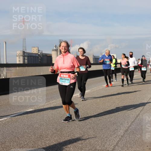 03.10.2025 - Köhlbrandbrückenlauf Lena Gebhardt http://msf.ph/oto/9096069 03.10.2025 10:09:57 Position 2 2457 meine-sportfotos.de