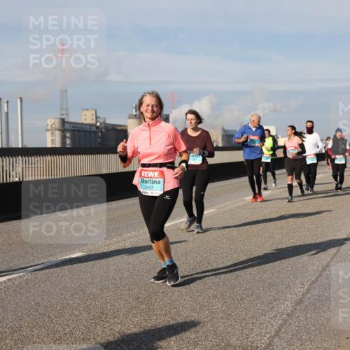 03.10.2025 - Köhlbrandbrückenlauf Lena Gebhardt http://msf.ph/oto/9096091 03.10.2025 10:09:57 Position 2 2457 meine-sportfotos.de