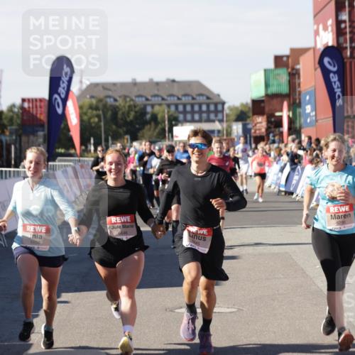 03.10.2025 - Köhlbrandbrückenlauf Jannik Wohlers http://msf.ph/oto/9096103 03.10.2025 13:21:01 Ziel 4680, 4915, 4916, 5006, 5084, 5130, 5156, 5169, 5363, 5377, 5501, 6282, 6296, 6645, 6646, 6648, 6650, 6780 meine-sportfotos.de
