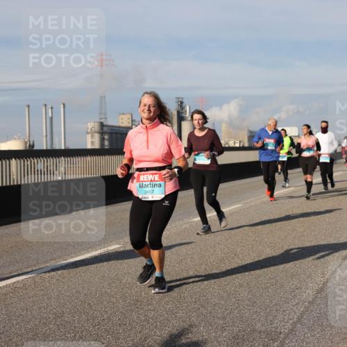 03.10.2025 - Köhlbrandbrückenlauf Lena Gebhardt http://msf.ph/oto/9096120 03.10.2025 10:09:57 Position 2 2457 meine-sportfotos.de
