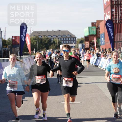 03.10.2025 - Köhlbrandbrückenlauf Jannik Wohlers http://msf.ph/oto/9096129 03.10.2025 13:21:01 Ziel 4680, 4915, 4916, 5006, 5084, 5130, 5156, 5169, 5363, 5377, 5501, 6282, 6296, 6645, 6646, 6648, 6650, 6780 meine-sportfotos.de