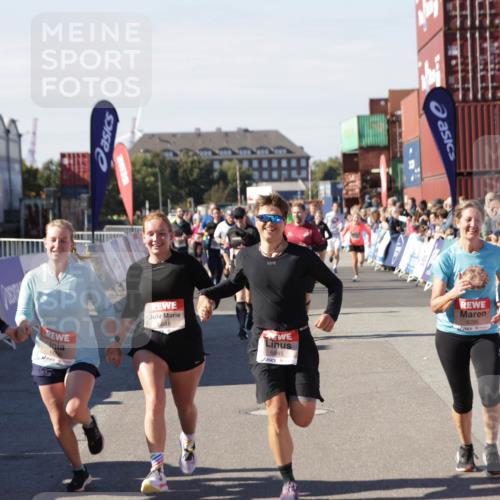 03.10.2025 - Köhlbrandbrückenlauf Jannik Wohlers http://msf.ph/oto/9096138 03.10.2025 13:21:01 Ziel 4680, 4915, 4916, 5006, 5084, 5130, 5156, 5169, 5363, 5377, 5501, 6282, 6296, 6645, 6646, 6648, 6650, 6780 meine-sportfotos.de