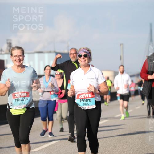 03.10.2025 - Köhlbrandbrückenlauf Jannik Wohlers http://msf.ph/oto/9096140 03.10.2025 10:14:26 Position 3 2761, 2894, 2344, 2895 meine-sportfotos.de