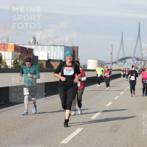 03.10.2025 - Köhlbrandbrückenlauf Jannik Wohlers http://msf.ph/oto/9096141 03.10.2025 10:17:11 Position 3 2288 meine-sportfotos.de
