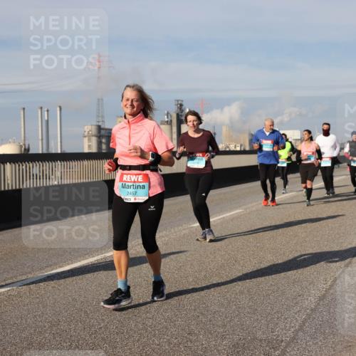 03.10.2025 - Köhlbrandbrückenlauf Lena Gebhardt http://msf.ph/oto/9096159 03.10.2025 10:09:57 Position 2 2457 meine-sportfotos.de