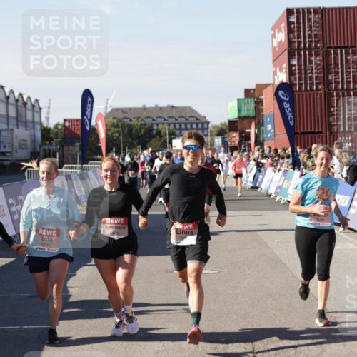 03.10.2025 - Köhlbrandbrückenlauf Jannik Wohlers http://msf.ph/oto/9096185 03.10.2025 13:21:01 Ziel 4680, 4915, 4916, 5006, 5084, 5130, 5156, 5169, 5363, 5377, 5501, 6282, 6296, 6645, 6646, 6648, 6650, 6780 meine-sportfotos.de