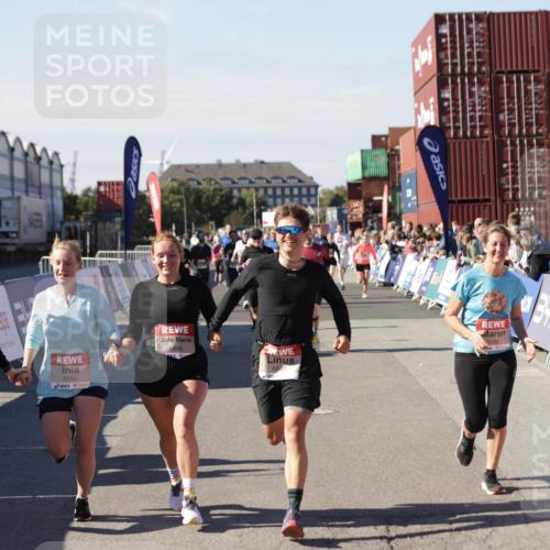 03.10.2025 - Köhlbrandbrückenlauf Jannik Wohlers http://msf.ph/oto/9096195 03.10.2025 13:21:01 Ziel 4680, 4915, 4916, 5006, 5084, 5130, 5156, 5169, 5363, 5377, 5501, 6282, 6296, 6645, 6646, 6648, 6650, 6780 meine-sportfotos.de