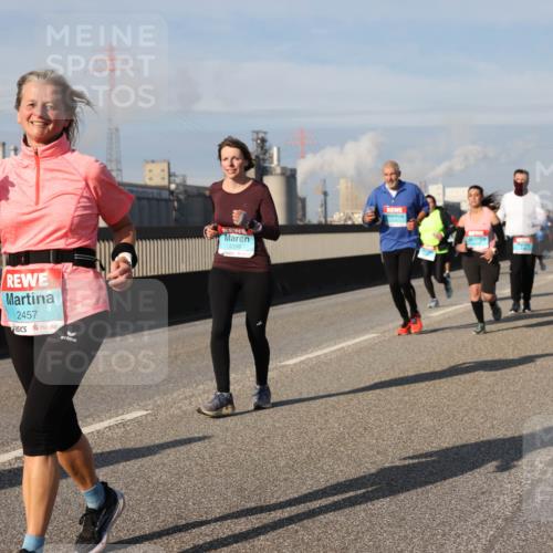 03.10.2025 - Köhlbrandbrückenlauf Lena Gebhardt http://msf.ph/oto/9096210 03.10.2025 10:09:58 Position 2  meine-sportfotos.de