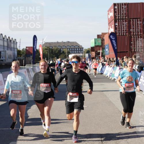 03.10.2025 - Köhlbrandbrückenlauf Jannik Wohlers http://msf.ph/oto/9096219 03.10.2025 13:21:01 Ziel 4680, 4915, 4916, 5006, 5084, 5130, 5156, 5169, 5363, 5377, 5501, 6282, 6296, 6645, 6646, 6648, 6650, 6780 meine-sportfotos.de