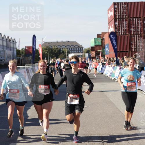 03.10.2025 - Köhlbrandbrückenlauf Jannik Wohlers http://msf.ph/oto/9096232 03.10.2025 13:21:01 Ziel 4680, 4915, 4916, 5006, 5084, 5130, 5156, 5169, 5363, 5377, 5501, 6282, 6296, 6645, 6646, 6648, 6650, 6780 meine-sportfotos.de