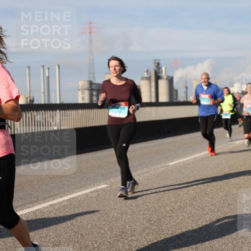 03.10.2025 - Köhlbrandbrückenlauf Lena Gebhardt http://msf.ph/oto/9096237 03.10.2025 10:09:58 Position 2 2457 meine-sportfotos.de
