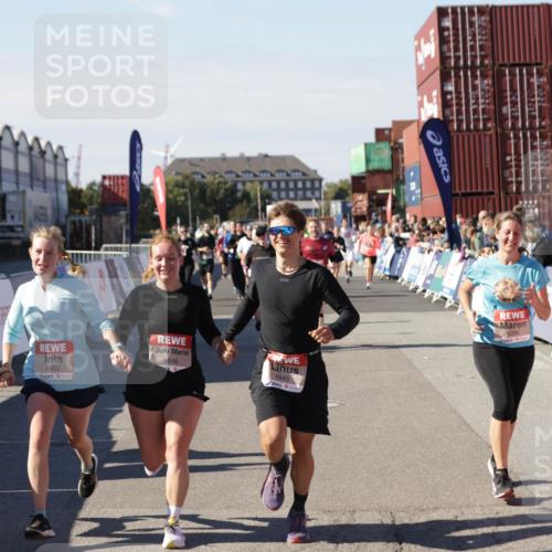 03.10.2025 - Köhlbrandbrückenlauf Jannik Wohlers http://msf.ph/oto/9096239 03.10.2025 13:21:01 Ziel 4680, 4915, 4916, 5006, 5084, 5130, 5156, 5169, 5363, 5377, 5501, 6282, 6296, 6645, 6646, 6648, 6650, 6780 meine-sportfotos.de