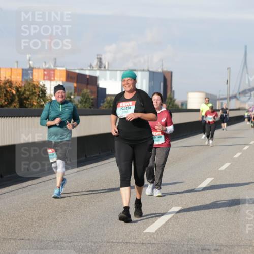 03.10.2025 - Köhlbrandbrückenlauf Jannik Wohlers http://msf.ph/oto/9096243 03.10.2025 10:17:13 Position 3 2288, 1880 meine-sportfotos.de