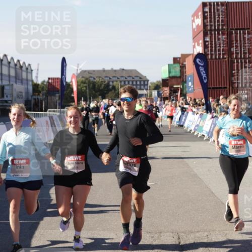 03.10.2025 - Köhlbrandbrückenlauf Jannik Wohlers http://msf.ph/oto/9096249 03.10.2025 13:21:02 Ziel 4680, 4749, 4915, 4916, 5006, 5084, 5130, 5156, 5169, 5363, 5377, 5501, 6282, 6296, 6645, 6646, 6648, 6650, 6756, 6780 meine-sportfotos.de