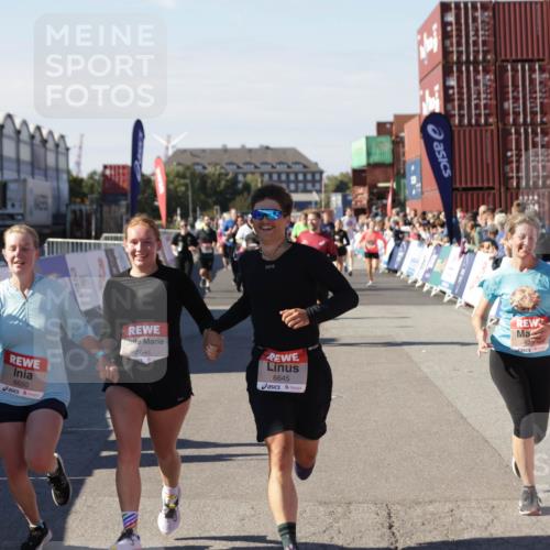03.10.2025 - Köhlbrandbrückenlauf Jannik Wohlers http://msf.ph/oto/9096269 03.10.2025 13:21:02 Ziel 4680, 4749, 4915, 4916, 5006, 5084, 5130, 5156, 5169, 5363, 5377, 5501, 6282, 6296, 6645, 6646, 6648, 6650, 6756, 6780 meine-sportfotos.de