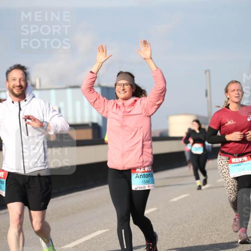 03.10.2025 - Köhlbrandbrückenlauf Jannik Wohlers http://msf.ph/oto/9096273 03.10.2025 10:14:33 Position 3 1546, 2148 meine-sportfotos.de