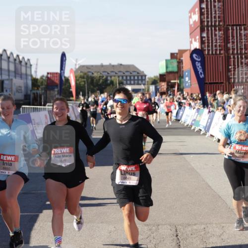 03.10.2025 - Köhlbrandbrückenlauf Jannik Wohlers http://msf.ph/oto/9096280 03.10.2025 13:21:02 Ziel 4680, 4749, 4915, 4916, 5006, 5084, 5130, 5156, 5169, 5363, 5377, 5501, 6282, 6296, 6645, 6646, 6648, 6650, 6756, 6780 meine-sportfotos.de