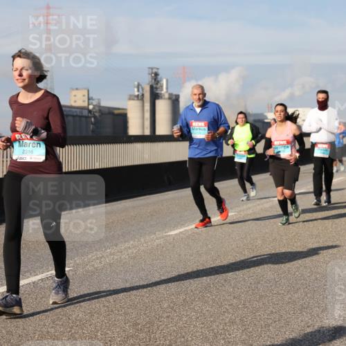 03.10.2025 - Köhlbrandbrückenlauf Lena Gebhardt http://msf.ph/oto/9096282 03.10.2025 10:09:58 Position 2 2316 meine-sportfotos.de