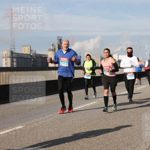03.10.2025 - Köhlbrandbrückenlauf Lena Gebhardt http://msf.ph/oto/9096303 03.10.2025 10:09:59 Position 2 2184 meine-sportfotos.de