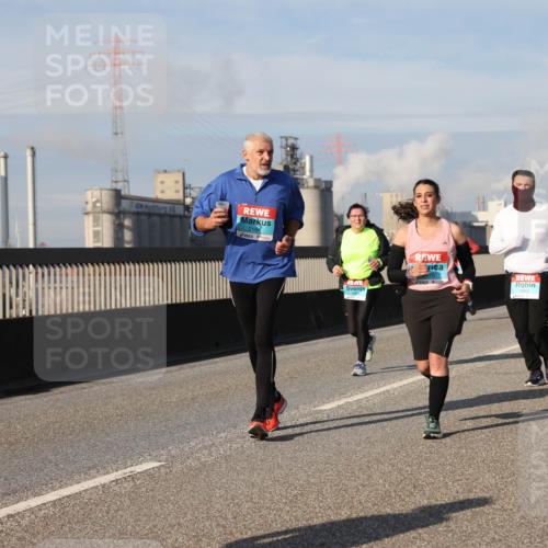 03.10.2025 - Köhlbrandbrückenlauf Lena Gebhardt http://msf.ph/oto/9096362 03.10.2025 10:09:59 Position 2 2184, 8001, 3000 meine-sportfotos.de