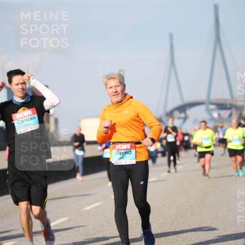 03.10.2025 - Köhlbrandbrückenlauf Jannik Wohlers http://msf.ph/oto/9096369 03.10.2025 10:14:41 Position 3 3553, 3551 meine-sportfotos.de