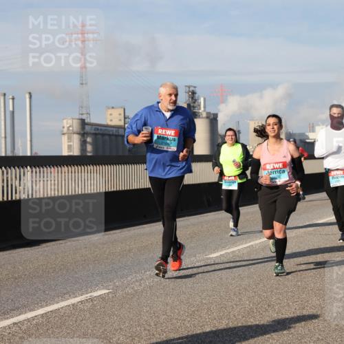 03.10.2025 - Köhlbrandbrückenlauf Lena Gebhardt http://msf.ph/oto/9096375 03.10.2025 10:09:59 Position 2 2184, 2470, 1991 meine-sportfotos.de
